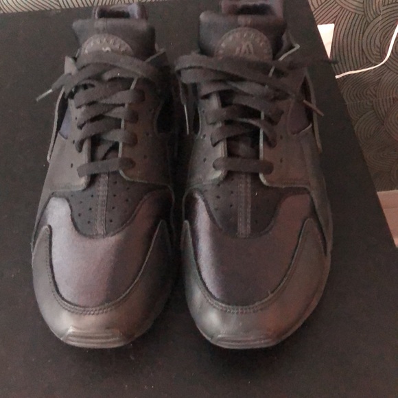 Nike shoes - Picture 3 of 6